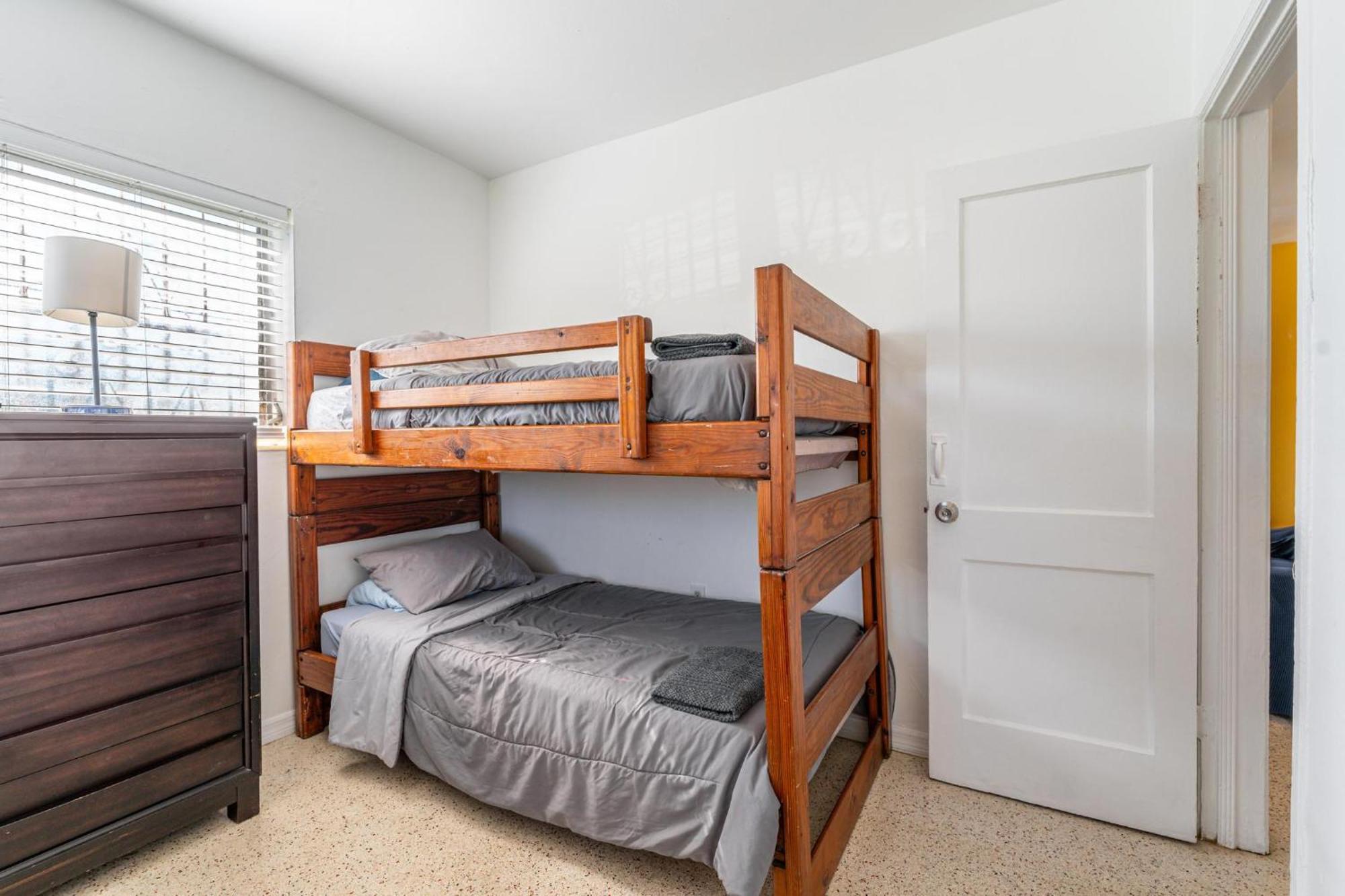 Value And Convenience In The Heart Of Near Downtown And The Beaches Apartment